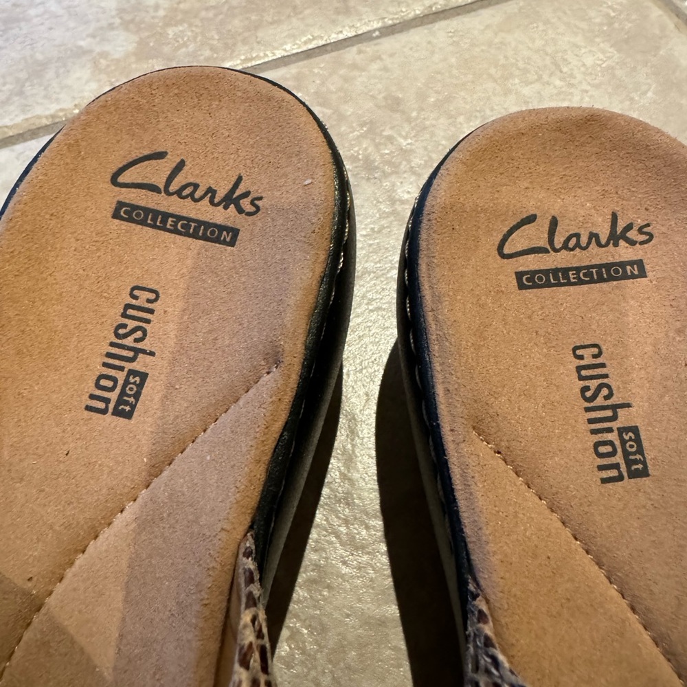 Never been worn Clarks fashion sandal.  Size 10 - Picture 3 of 8